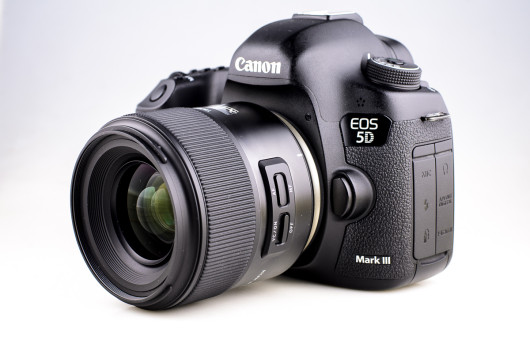Tamron SP 35 mm f/1.8 Di VC USD z aparatem Canon 5D Mark III