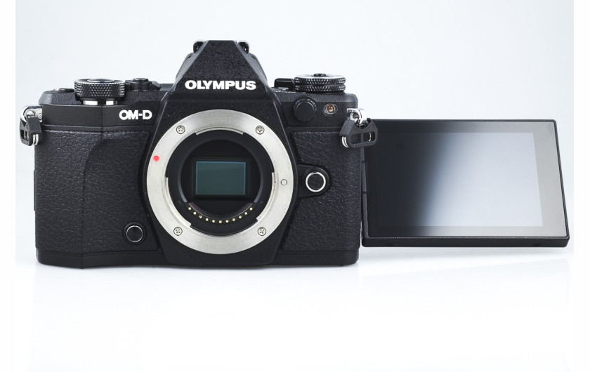 Olympusa OM-D E-M5 II