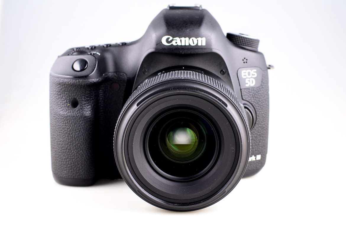 Tamron SP 35 mm f/1.8 Di VC USD z aparatem Canon 5D Mark III