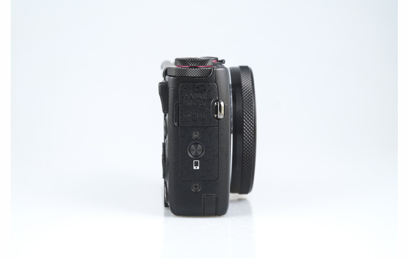 Canon PowerShot G7 X - prawy bok aparatu