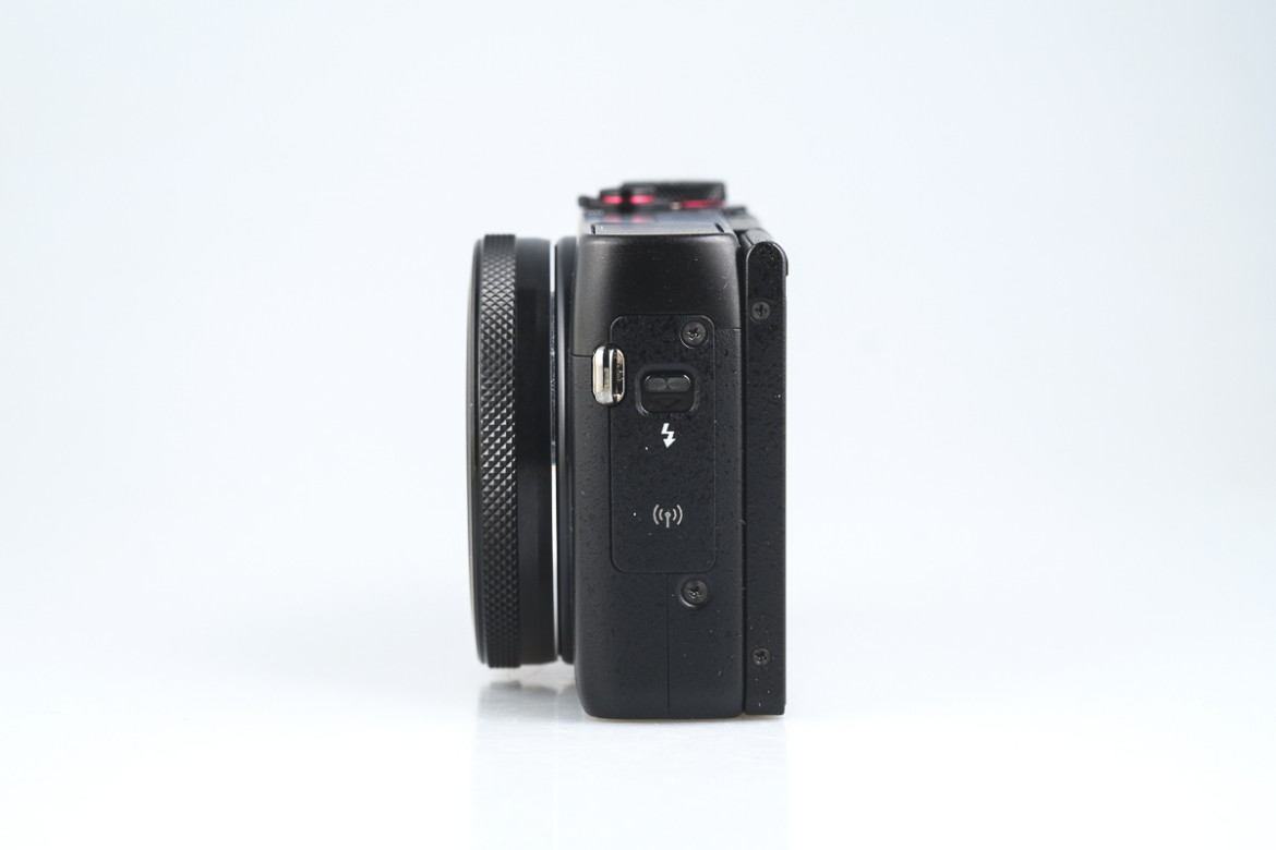 Canon PowerShot G7 X - lewy bok aparatu