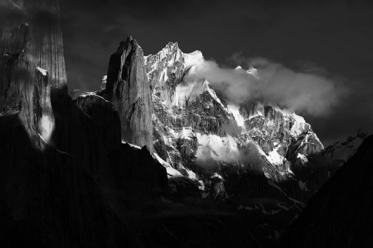 fot. Tomasz Przychodzień, z cyklu  Stone Cathedrals of the Karakoram Range, 2. miejsce w kategorii Landscape / MonoVisions Photography Awards 2020