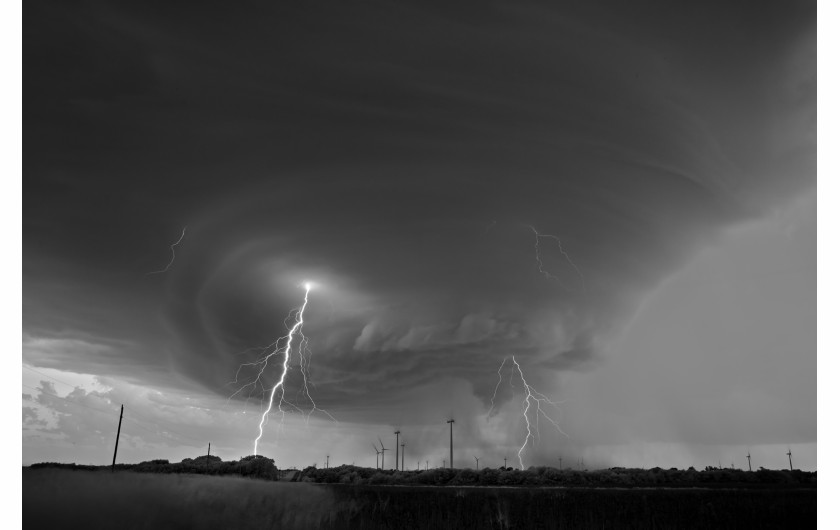 fot. Mitch Dobrowner, z cyklu Storm Systems, 2. miejsce w kategorii Świat natury i dzika przyroda, SWPA 2018

Cykl zdjęć przedstawiający różne formacje burzowe na teranie USA.