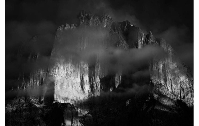 fot. Tomasz Przychodzień, z cyklu  Stone Cathedrals of the Karakoram Range, 2. miejsce w kategorii Landscape / MonoVisions Photography Awards 2020