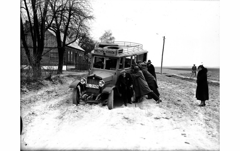 Autobus kursujący na trasie Kraków – Miechów, 1932 rok