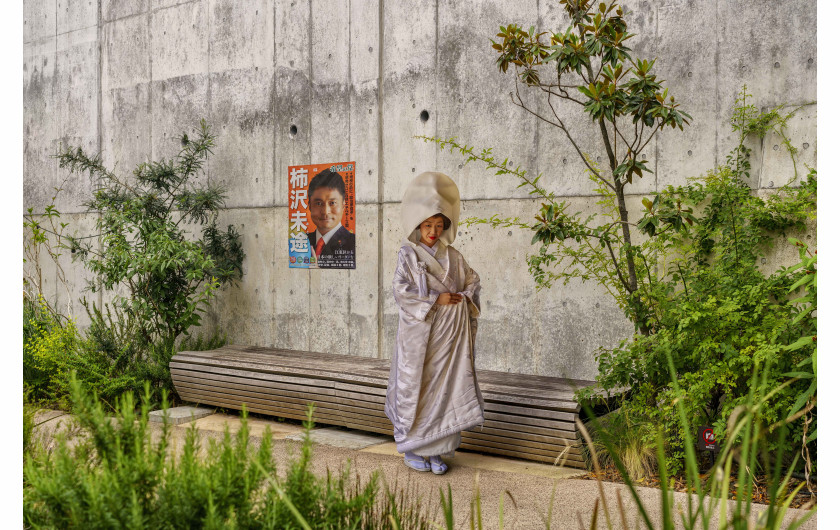 Podróż (przy wsparciu kolei Eurostar): fot. Nicolas Boyer (Francja)za zdjęcie „Woman Wearing a Wedding Dress” (Kobieta w sukni ślubnej), 2019 Sony World Photography Awards