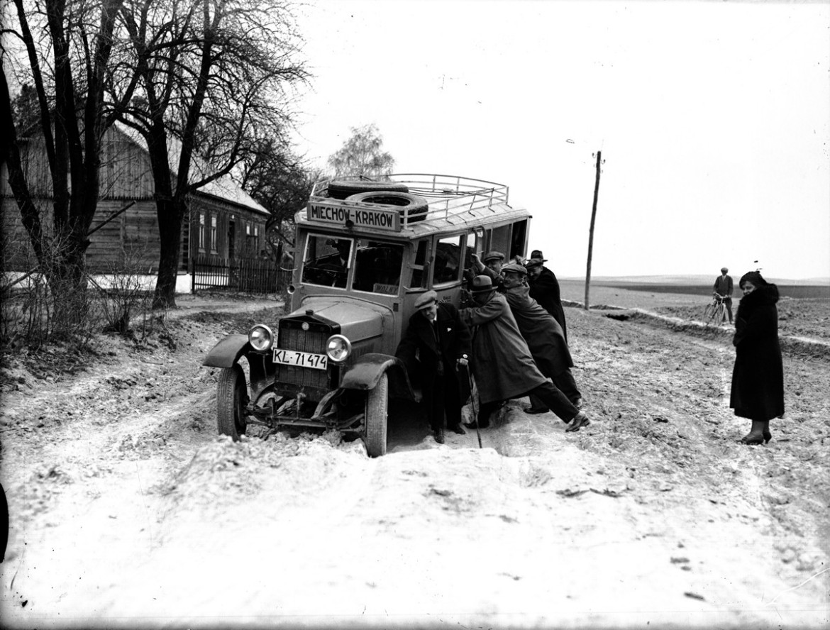 Autobus kursujący na trasie Kraków – Miechów, 1932 rok