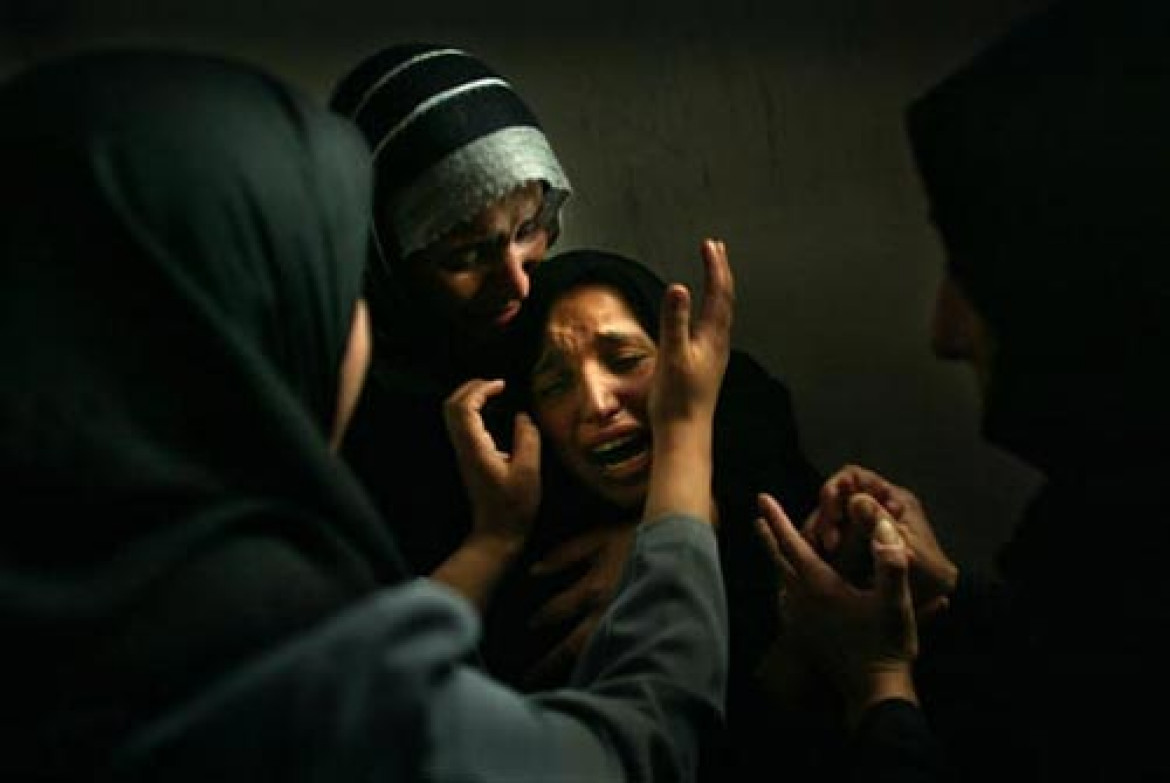 Jerry Lampen, Holandia, Reuters News Pictures, "Kobieta opłakuje swojego męża", Strefa Gazy, listopad 2003 - I nagroda Wydarzenia ogólne
