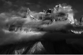 fot. Tomasz Przychodzień, z cyklu " Stone Cathedrals of the Karakoram Range", 2. miejsce w kategorii Landscape / MonoVisions Photography Awards 2020