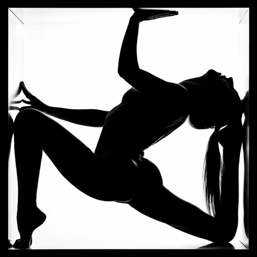 fot. Mariusz Wróblewski, z cyklu The.Cube.Box 3. miejsce w kategorii Nude / MonoVisions Photography Awards 2020