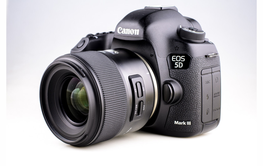 Tamron SP 35 mm f/1.8 Di VC USD z aparatem Canon EOS 5D Mark III
