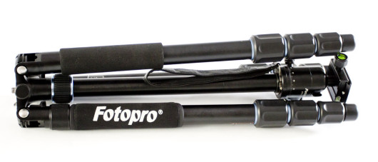 złożony statyw Fotopro MGA-684N+FPH-62Q nie zajmuje wiele miejsca