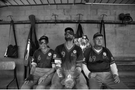 fot. Matteo Armellini, z cyklu "All Blinds", fot. Benham Sahvi, z cyklu "Magic of Water", 3. miejsce w kategorii Sport, SWPA 2018

All Blinds to pochodząca z Rzymu drużyna baseballową, której członkami są ludzie ślepi. Ich marzeniem jest mistrzostwo w lidze i doprowadzenie do tego by baseball niewidomych został uznany jedną z oficjalnych dyscyplin na paraolimpiadzie.