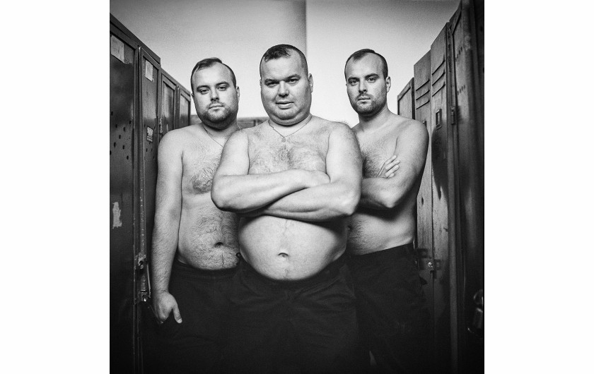 fot. Przemysław Kot, z cyklu Men’s cloackroom, 3. miejsce w kategorii Portrait / MonoVisions Photography Awards 2020