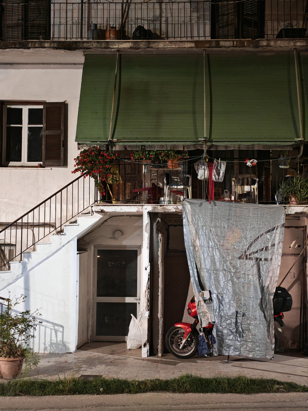 1/25 s, f/1.9, ISO 3200, aparat główny