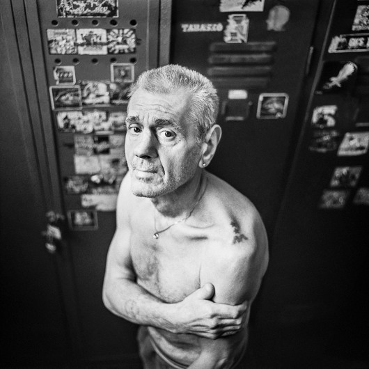 fot. Przemysław Kot, z cyklu Men’s cloackroom, 3. miejsce w kategorii Portrait / MonoVisions Photography Awards 2020