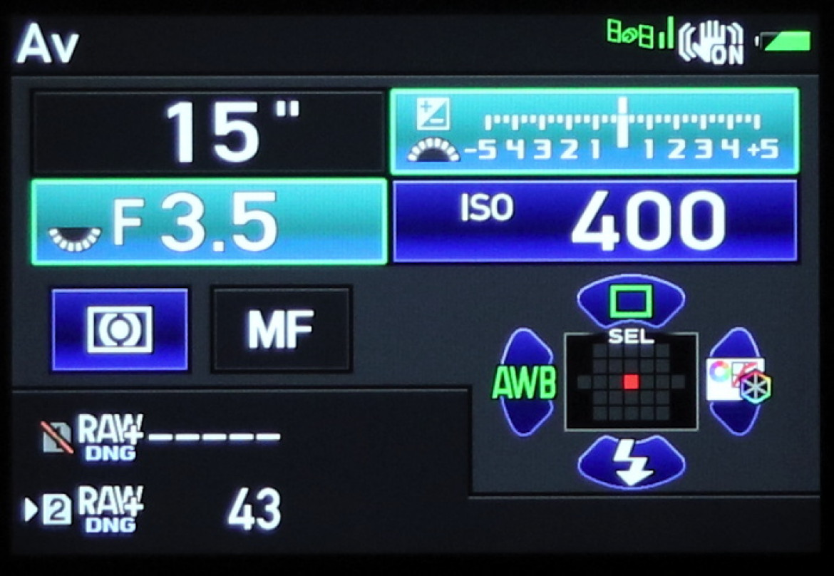 Informacje wyświetlane na ekranie LCD aparatu Pentax K-3 II