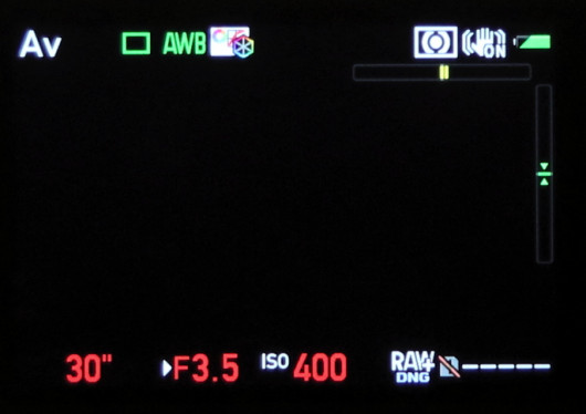 Informacje wyświetlane na ekranie LCD w trybie Live View