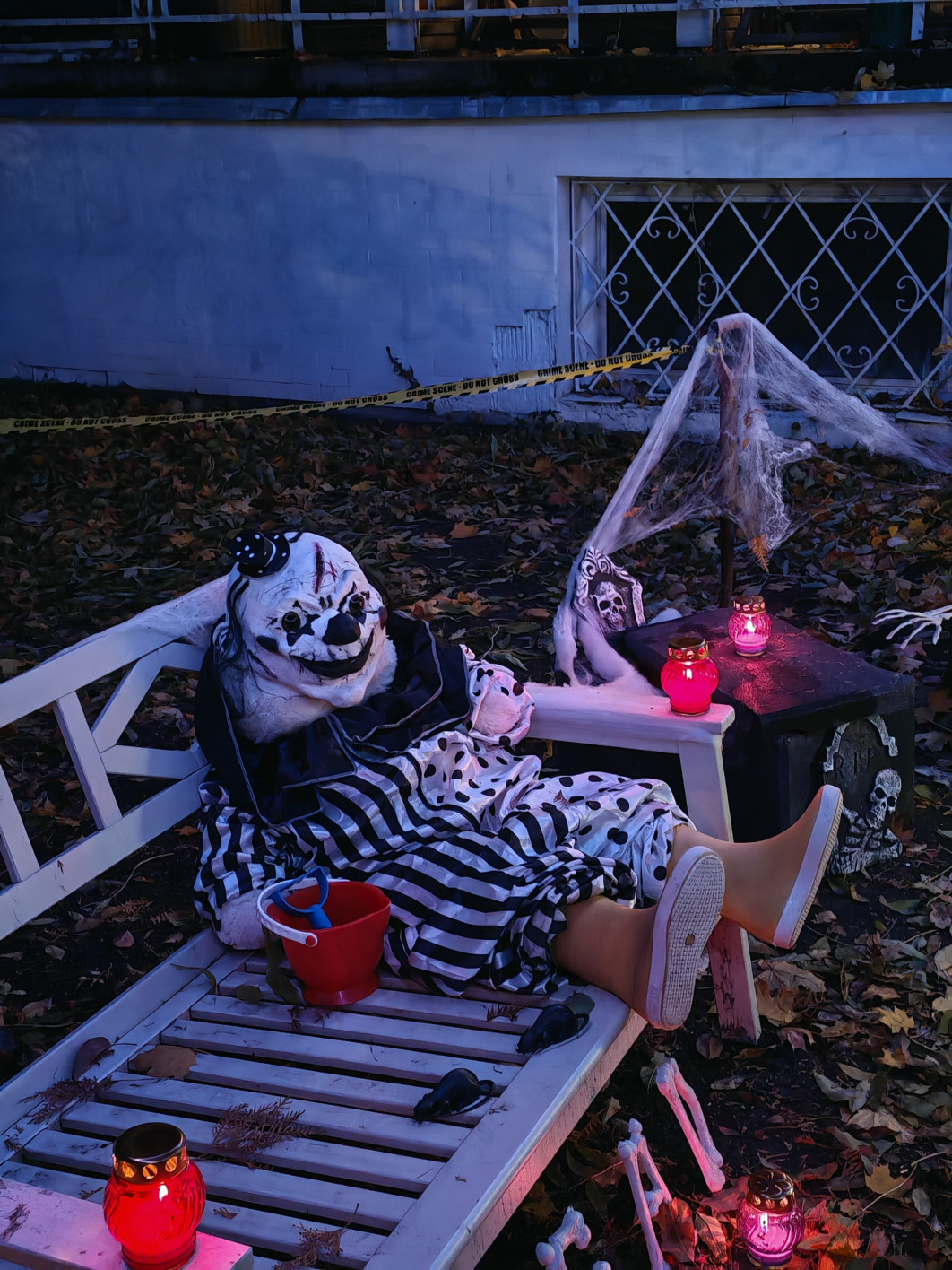 1/10 s, f/1.9, ISO 12800, aparat główny