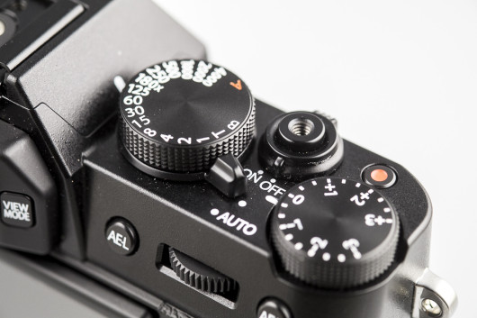 Fujifilm X-T10 - spust migawki i włącznik ON/OFF