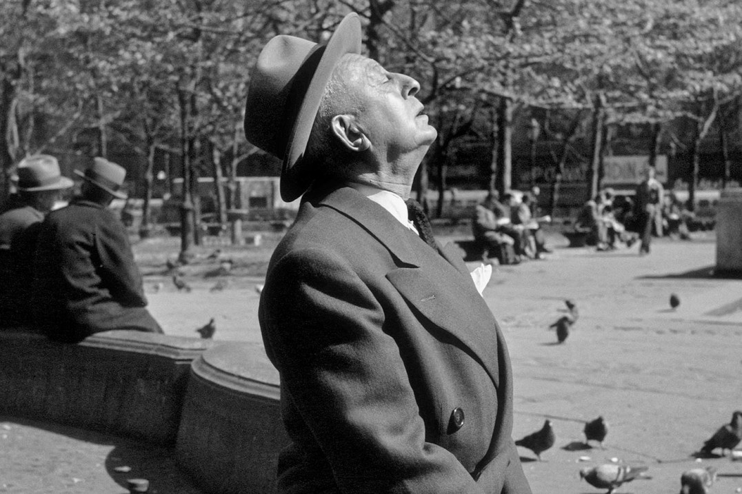„Elliott Erwitt: Found, Not Lost” - 170 niepublikowanych zdjęć legendy Magnum [RECENZJA]