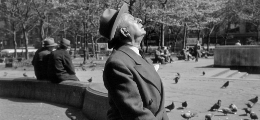 „Elliott Erwitt: Found, Not Lost” - 170 niepublikowanych zdjęć legendy Magnum [RECENZJA]