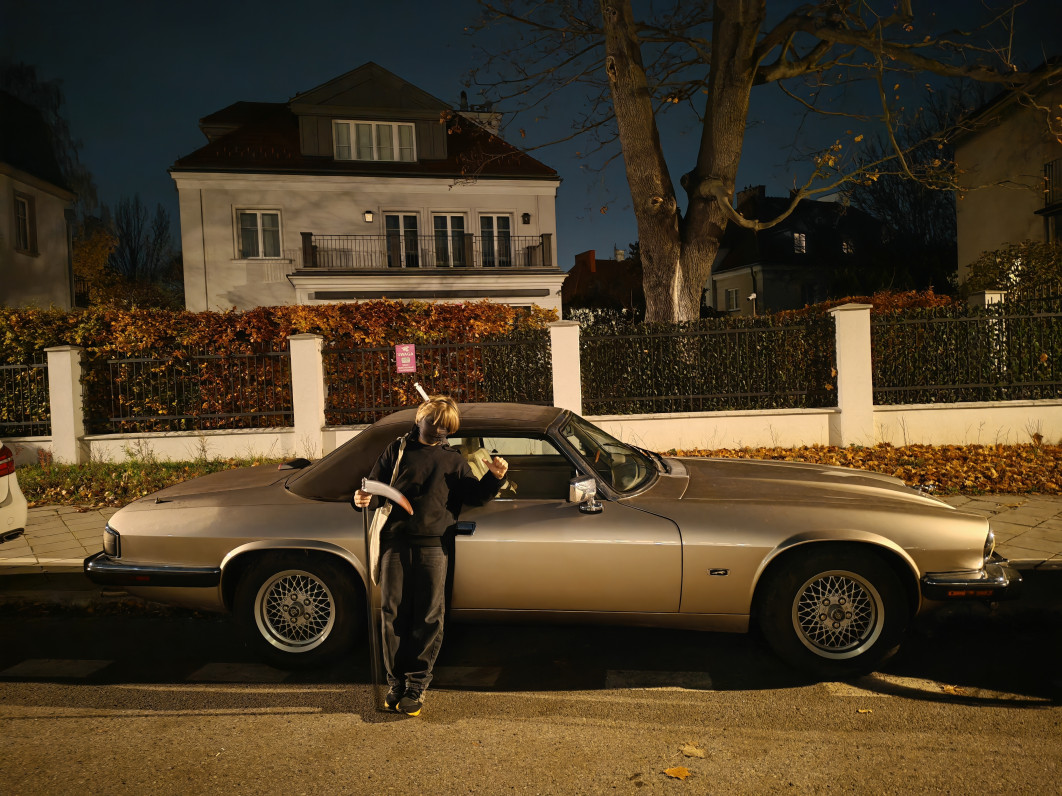 1/7 s, f/1.9, ISO 12800, aparat główny