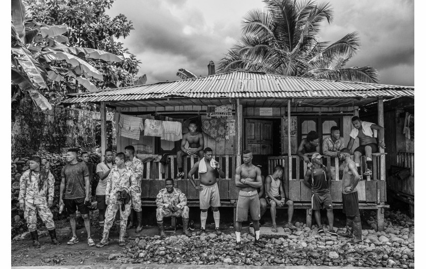 © Juan D. Arredondo, Peace Football Club - II miejsce w kategorii SPORTS STORIES / Rewolucyjne Siły Zbrojne Kolumbii (FARC), po złożeniu broni po ponad 50 latach konfliktu w Kolumbii, przekształcają się w nową partię polityczną oraz zapisuje się do profesjonalnych klubów piłkarskich złożonych przez ofiary konfliktu, a także byłych rebeliantów.