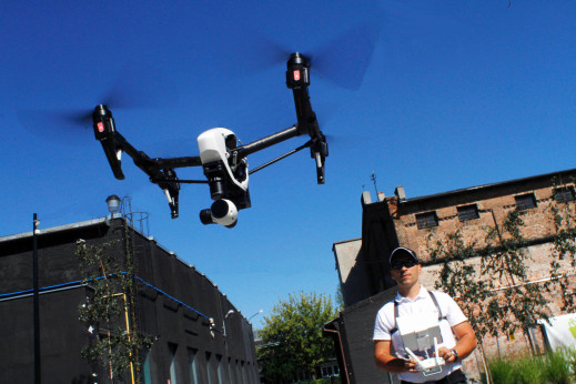 Jak bezpiecznie fotografować i filmować dronem?