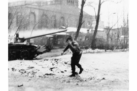 "Czołg", Pacyfikacja Kopalni Węgla Kamiennego "Wujek".Katowice, 16 grudnia 1981 r. Fot. Archiwum Jerzego Kośnika