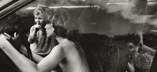 "Trzymam się z dala od świata fotografii, by uniknąć wpływów". Magia dzieciństwa oczami Alain Laboile