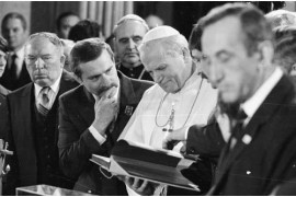 "Wizyta Solidarności w Watykanie", Audiencja Papieża Jana Pawła II dla delegacji NSZZ "Solidarność" z Lechem Wałęsą.Watykan, 15 stycznia 1981 r. Fot. PAP/PAI/Jan Morek