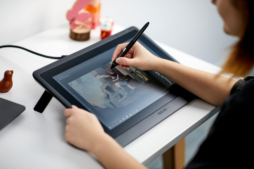 Wacom Cintiq 16 - tablet graficzny z ekranem Full HD w zasięgu osób z mniejszym budżetem
