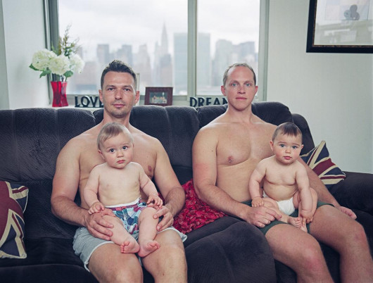fot. Bart Heynen, United Nations, z projektu Gay Dads / nagroda w konkursie Urban International Photo Awards 2020