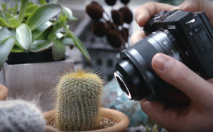 Canon EF-M 28 mm f/3.5 IS STM - obiektyw makro z wbudowaną lampą LED