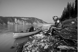 Fot. Piotr Sadurski, z projektu "Swimming Yukon River", wyróżnienie w kategorii profesjonalnej Sport / Sony World Photography Awards 2024