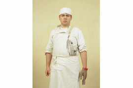 Charles Fréger, Rzeźnicy, z cyklu Bleus de travail [Stroje robocze] / Butchers, from the Bleus de travail [Work Uniforms] series, 2002&#8211;2003 (c) Charles Fréger