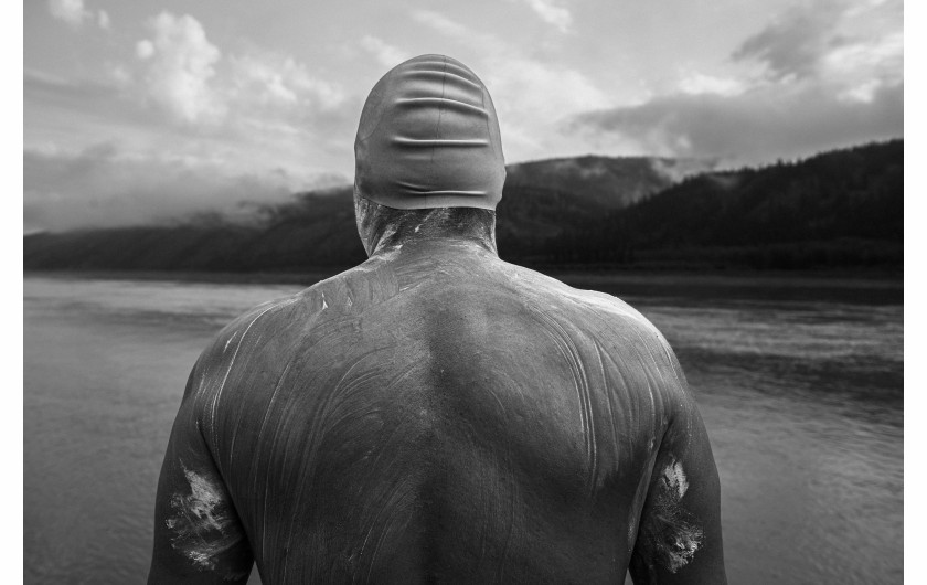 Fot. Piotr Sadurski, z projektu Swimming Yukon River, wyróżnienie w kategorii profesjonalnej Sport / Sony World Photography Awards 2024