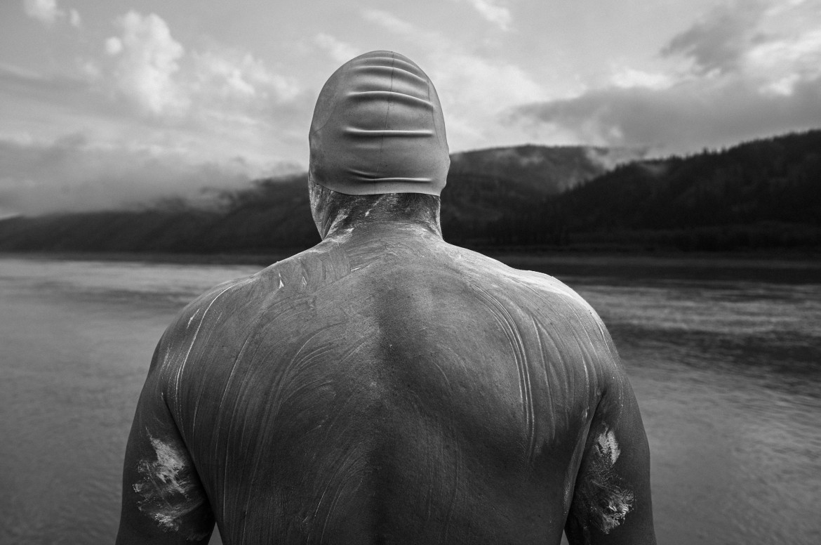 Fot. Piotr Sadurski, z projektu "Swimming Yukon River", wyróżnienie w kategorii profesjonalnej Sport / Sony World Photography Awards 2024