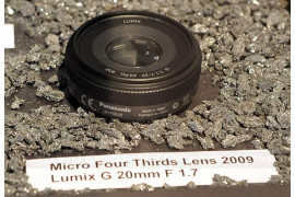 mikro obiektyw z idealną ogniskową - 40 mm (po przeliczeniu na mały obrazek)