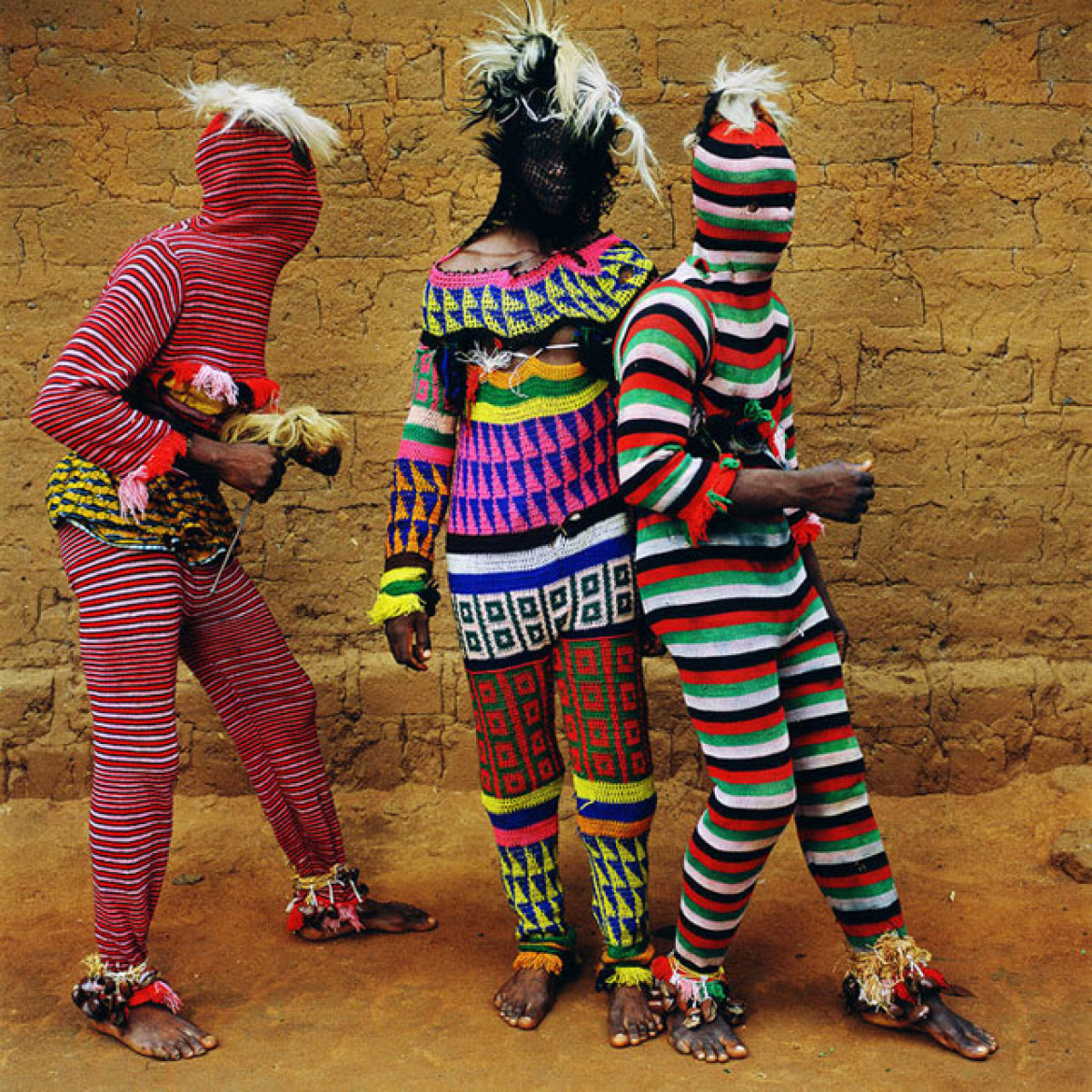 Phyllis Galembo, Tradycyjny taniec Ngar Ball w przebraniach, Cross River, Nigeria, 2004  Phyllis Galembo. Dzięki uprzejmości Galerie Alex Daniels &#8211; Reflex Amsterdam 