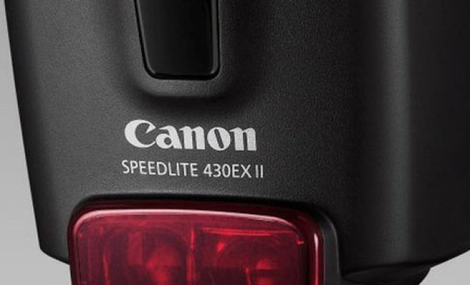  Promocja: Canon EOS 6D z obiektywem, lampa gratis