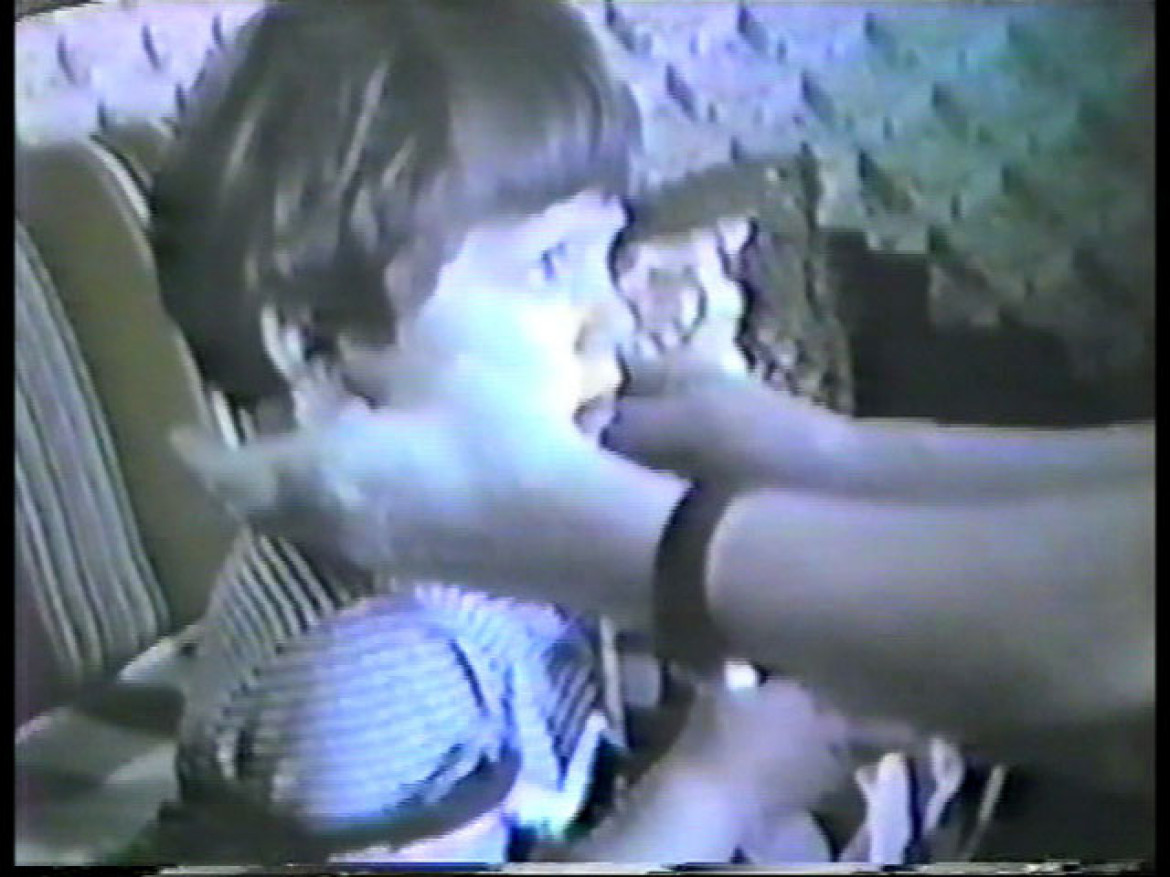 Zbigniew Libera, Jak tresuje się dziewczynki, 1987. VHS, 16'46'' (c) Zbigniew Libera. Dzięki uprzejmości Muzeum Sztuki Nowoczesnej w Warszawie