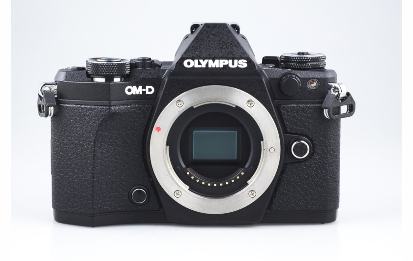 Olympusa OM-D E-M5 II