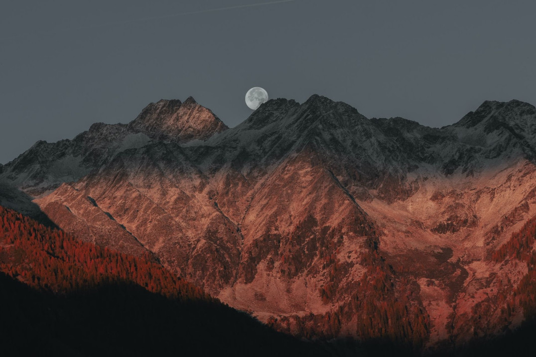 Już za chwilę “superpełnia” Księżyca. Wykorzystaj ją fotograficznie!