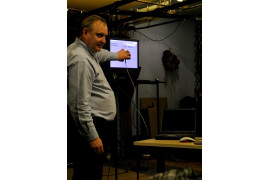 Jan Lalek demonstruje działanie kalibratora firmy Lafot - kalibracja monitora i projektora