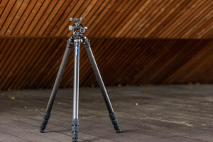Czy w dobie wysokoczułych matryc i stabilizacji statyw to przeżytek? Jędrzej Sokołowki o statywach Leofoto