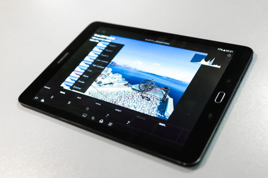 Adobe Lightroom Mobile zainstalowany na tablecie Samsung Galaxy Tab S2