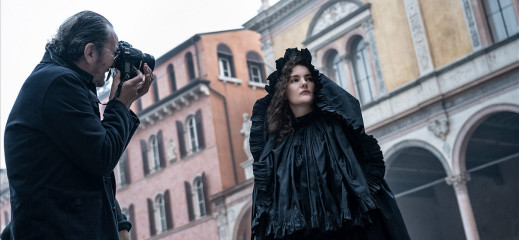 Paolo Roversi autorem kalendarza Pirelli na rok 2020. Zobaczcie zdjęcia zza kulis produkcji