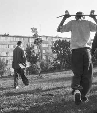 Radzieckie klisze, amerykańskie inspiracje. Początki Kuby Dąbrowskiego na wystawie w Galerii im. Śleńdzińskich